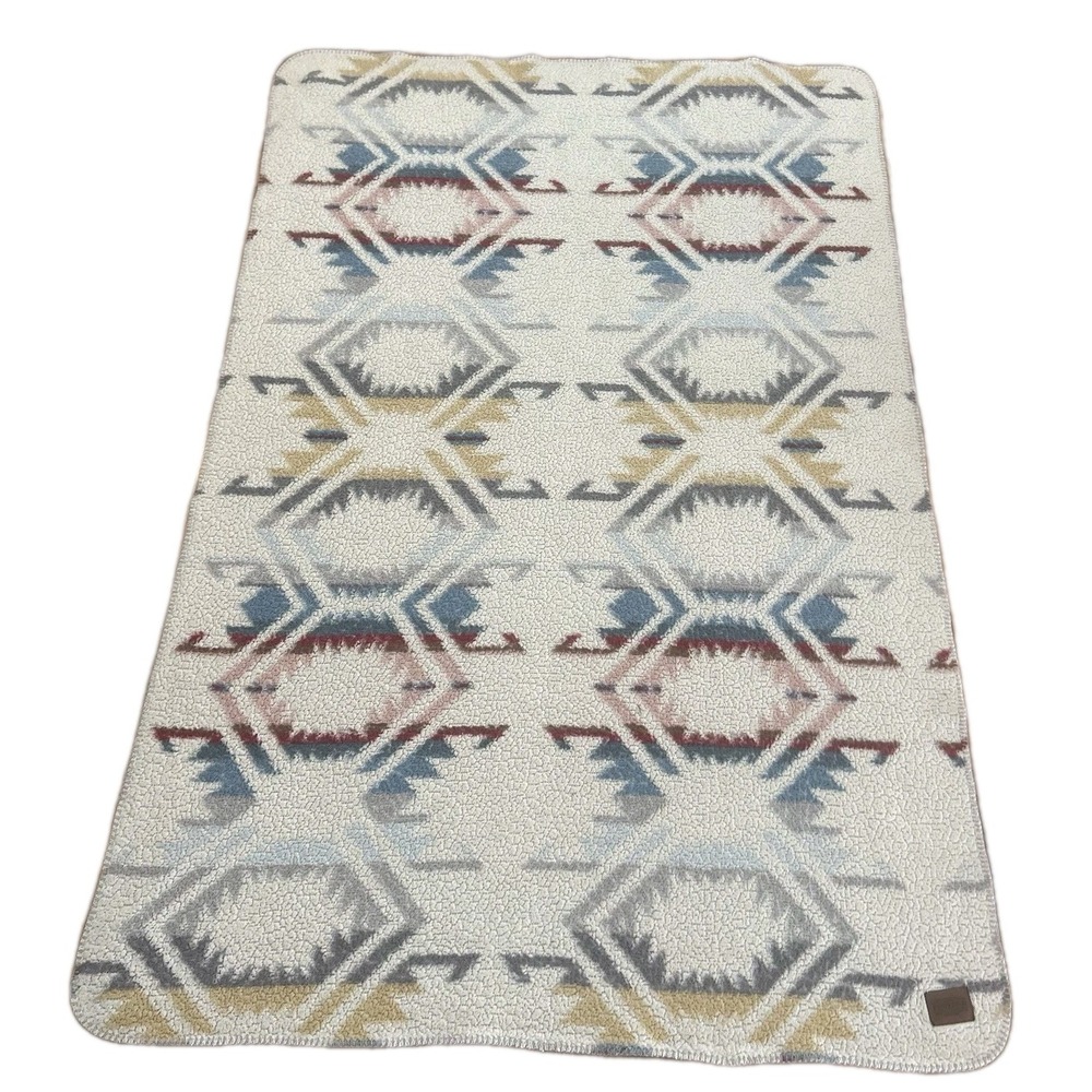 Pendleton Packable Throw Blanket White Sands Travel Outdoor Camp 48 x 72 in.